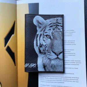 Обложка на паспорт с тигром