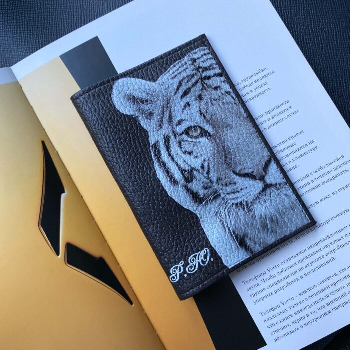 Обложка на паспорт с тигром