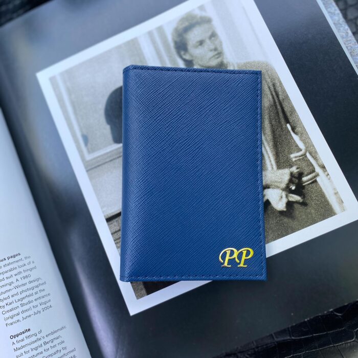 Обложка на паспорт кожаная синяя именная