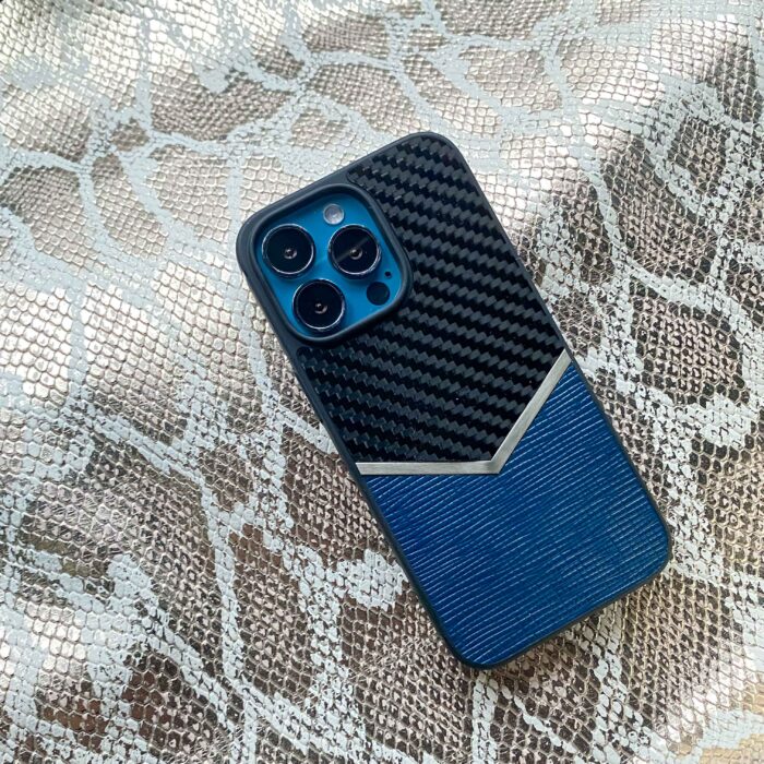 Чехол для iPhone из карбона и синей кожи