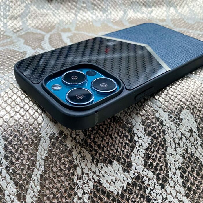Чехол для iPhone из карбона и синей кожи