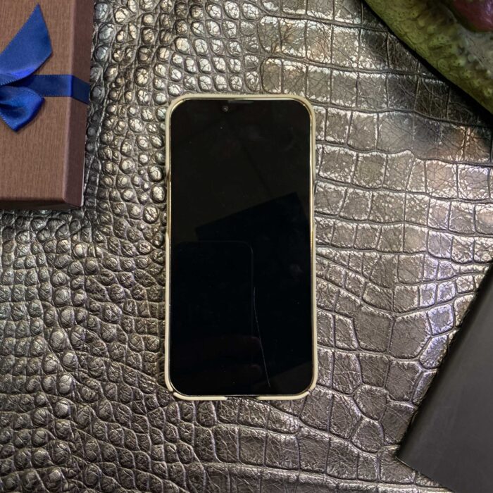 Чехол для iPhone 14 Pro из кожи крокодила белый