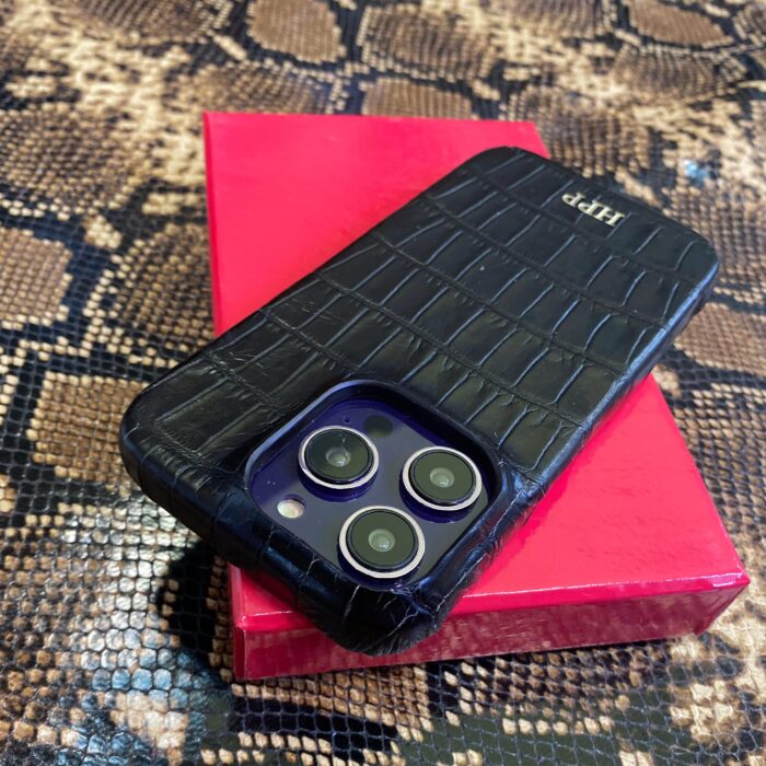 Чехол для iPhone из кожи темно-коричневый с инициалами