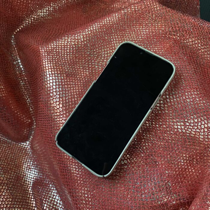 Чехол для iPhone из кожи игуаны молочный