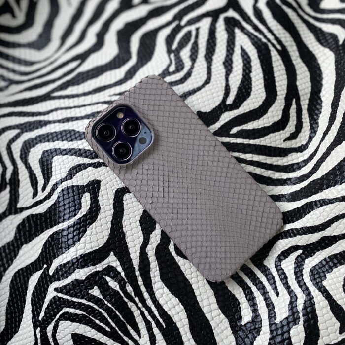 Чехол для iPhone из кожи питона серый