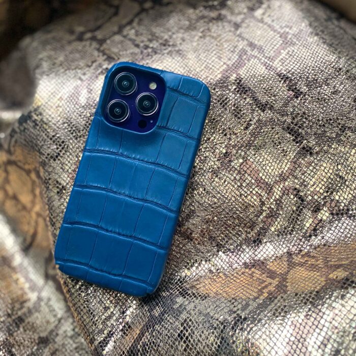 Чехол для iPhone 14 Pro из кожи крокодила синий