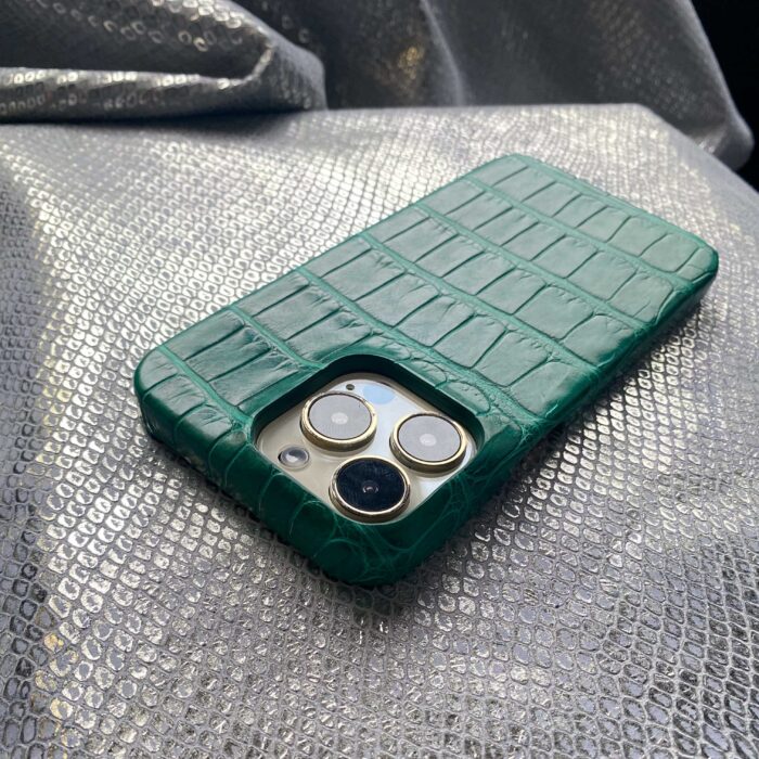 Чехол для iPhone 14 Pro из кожи крокодила зеленый
