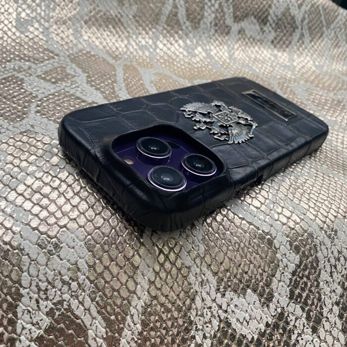 Чехол для iPhone 15 Pro из кожи с гербом именной