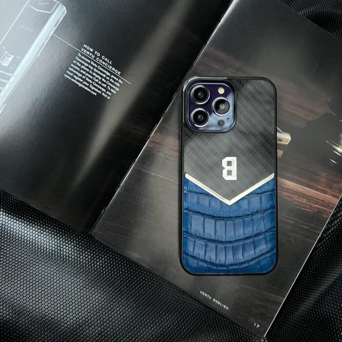 Чехол для iPhone из карбона и синего крокодила с логотипом