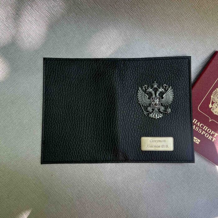 Кожаная обложка на паспорт с гербом и гравировкой