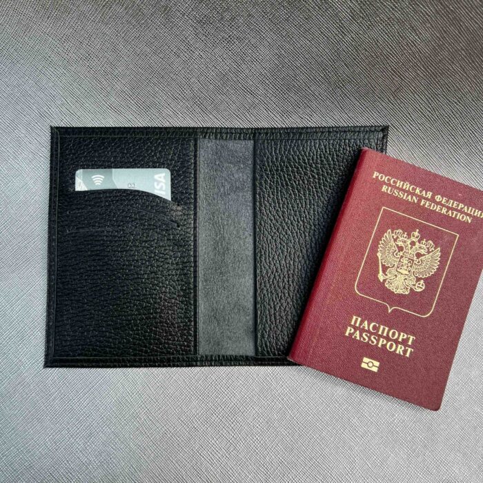 Кожаная обложка на паспорт с гербом и гравировкой