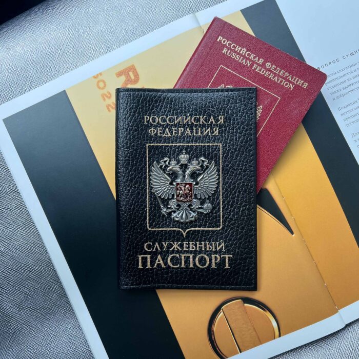 Кожаная обложка на служебный паспорт с гербом