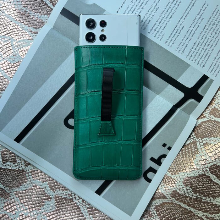 Чехол-карман для iPhone из крокодила зеленый