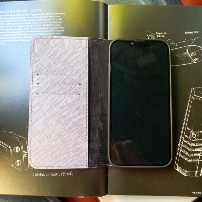 Чехол-книжка для iPhone 15 Pro кожаный лавандовый