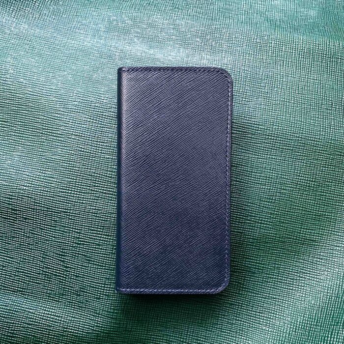 Чехол-книжка для iPhone 15 Pro синего цвета