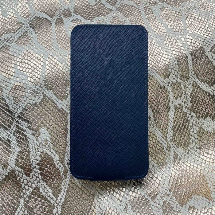 Чехол-флип для iPhone 15 синий кожаный