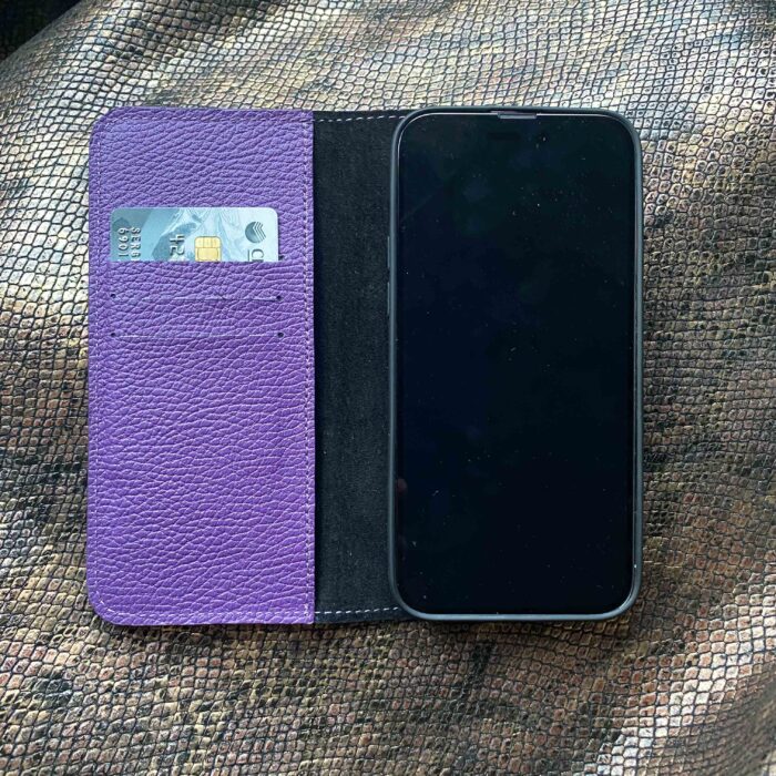 Чехол-книжка для iPhone 15 Pro Max кожаный фиолетовый