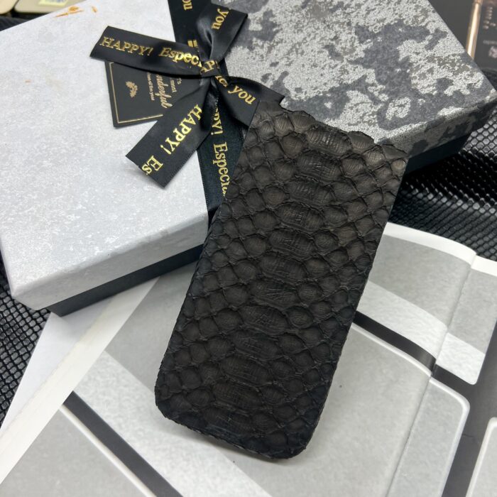 Чехол-карман для iPhone 15 Pro Max из питона черный