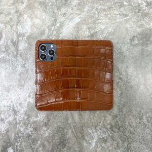 Чехол-книжка для iPhone 15 Pro из крокодила коричневый